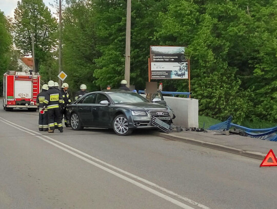 wypadek most kozle audi (1)