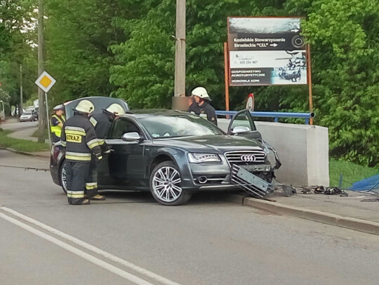 wypadek most kozle audi (10)