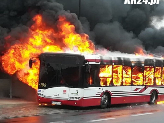 pozar-autobusu-kozielska-kedzierzyn-6-696x603