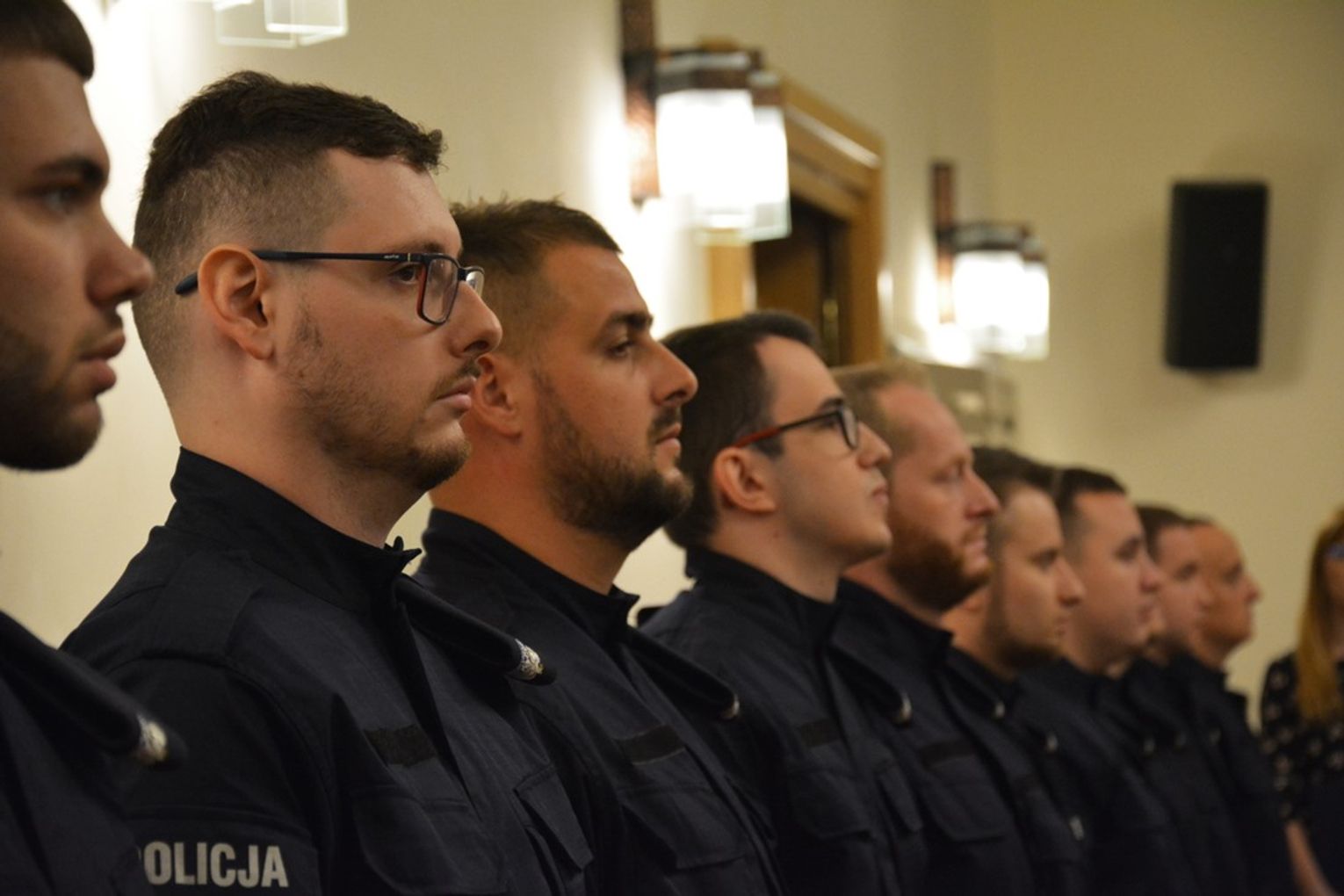 Ślubowanie Nowych Funkcjonariuszy Policji W Opolu. Troje Z Nich Trafi ...