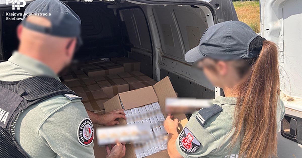 Akcja celników na terenie naszego powiatu. 200 tysięcy papierosów bez akcyzy w dostawczaku