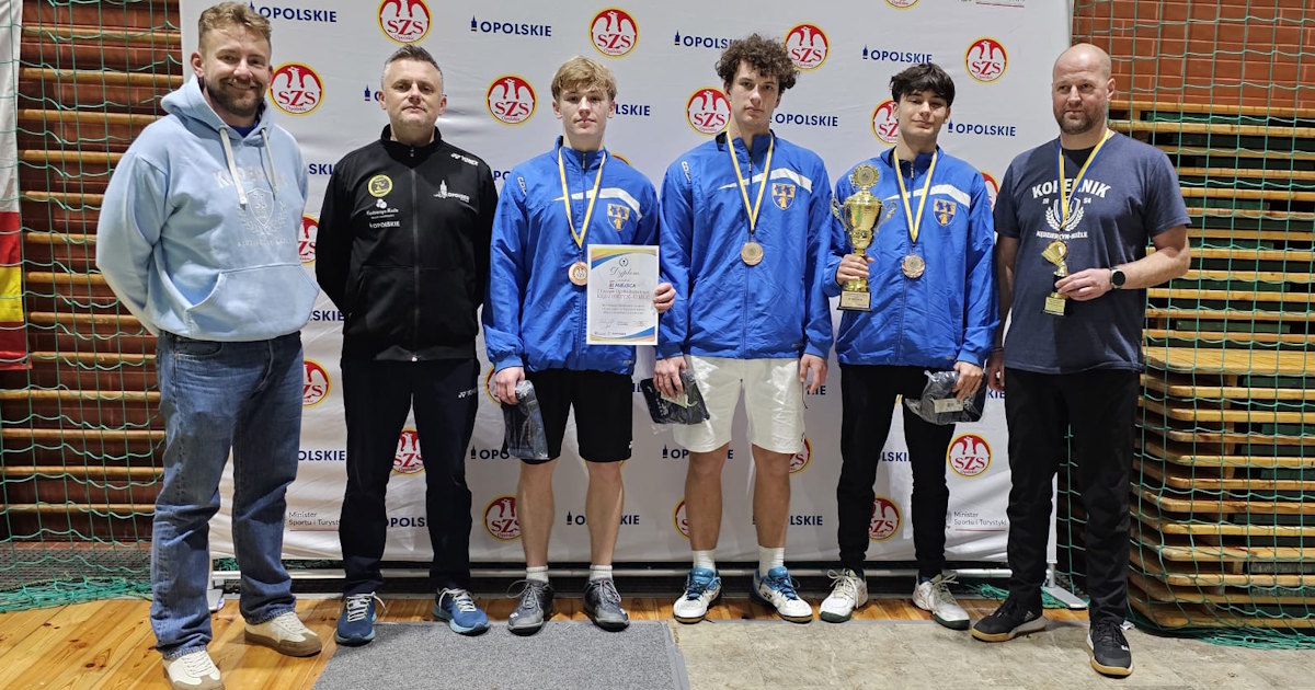 Historyczny sukces badmintonistów z II LO. Po raz trzeci z rzędu zdobyli medale Mistrzostw Polski