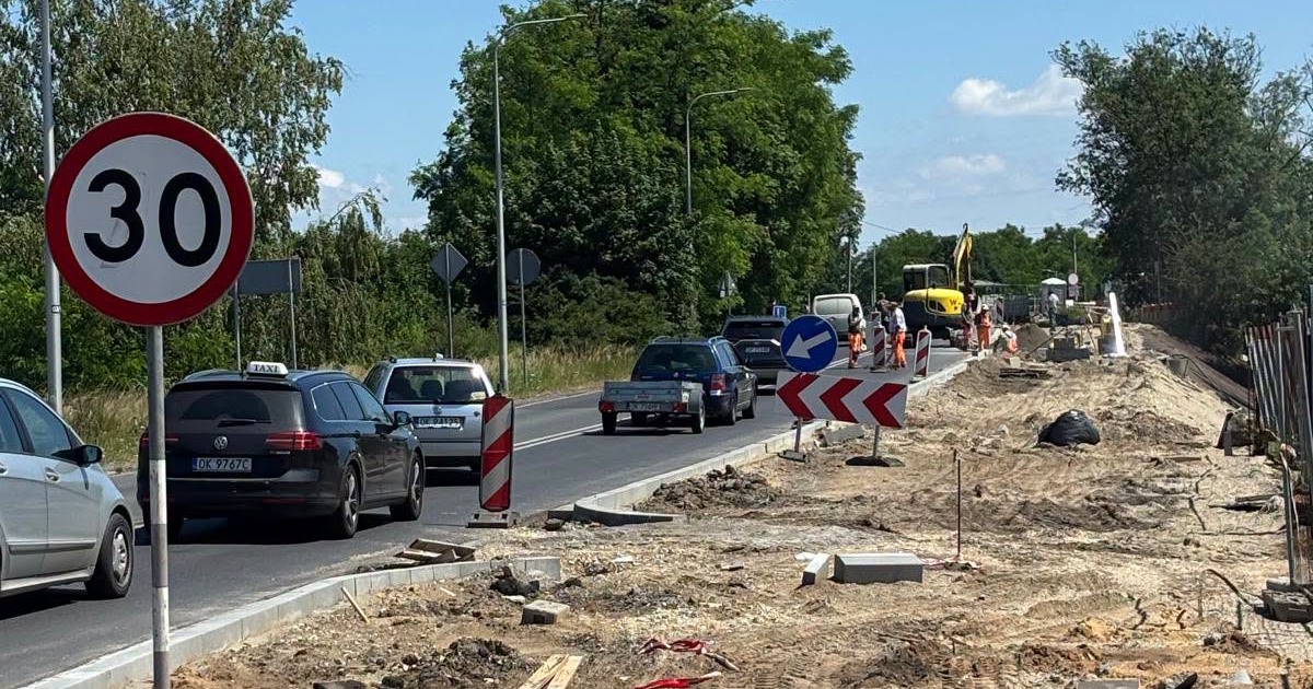 Od poniedziałku zmiany w ruchu na al. Jana Pawła II. Rusza kolejny etap budowy ścieżki rowerowej