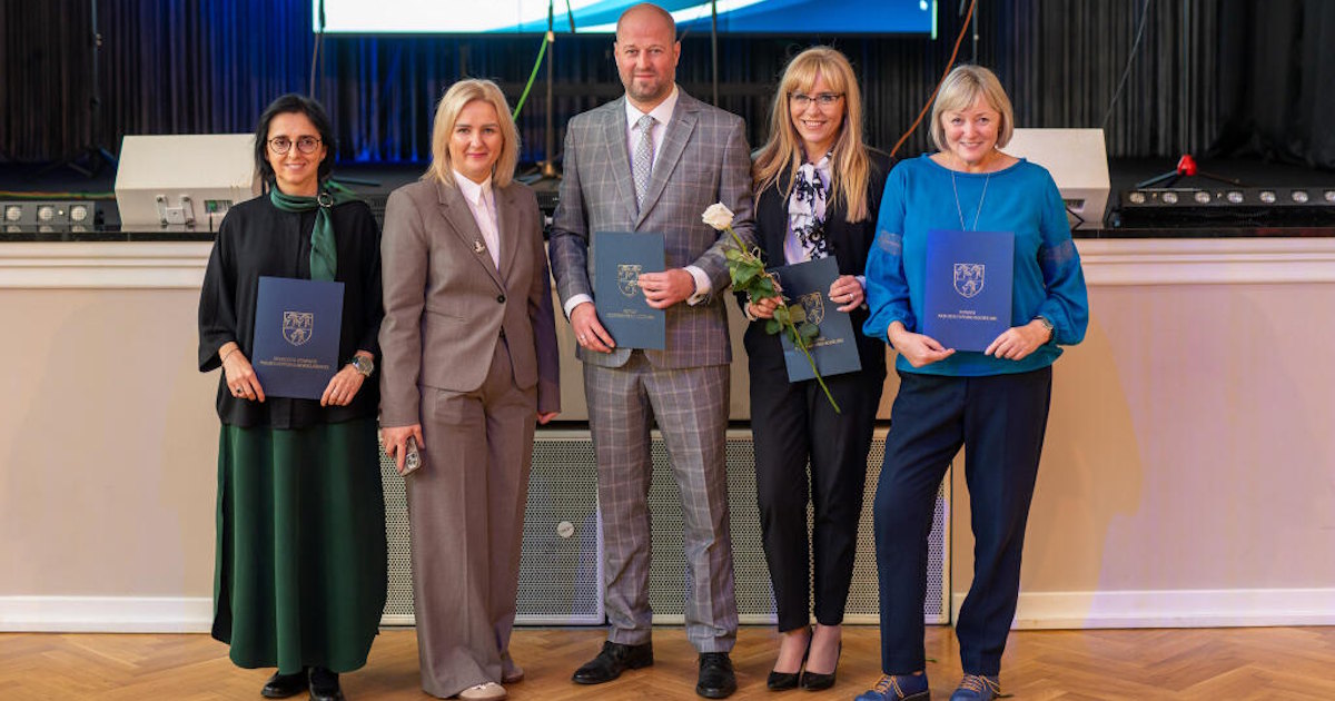 Powiatowe obchody Dnia Edukacji Narodowej. Podziękowania i nagrody dla nauczycieli i dyrektorów