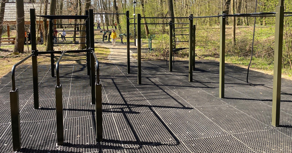 Przy przystani kajakowej w Słąwięcicach powstała strefa steet workout i siłownia plenerowa. ZDJĘCIA
