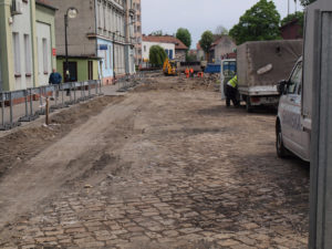 Bruk skrywał także asfalt na ulicy Grunwaldzkiej.